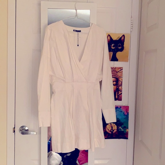 I bought it thinking I would wear it been sitting in my closet never worn. - Picture 1 of 2